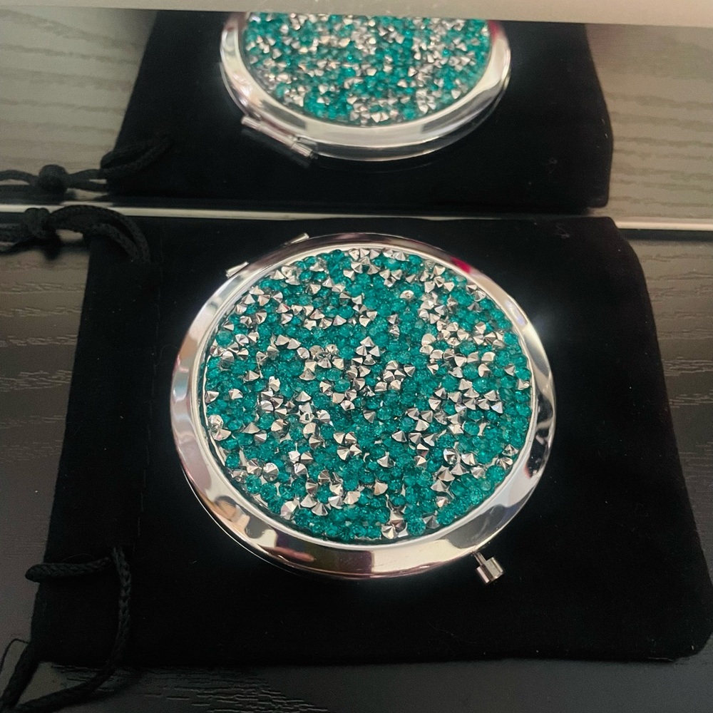New Compact Mirror with black Pouch - Picture 2 of 16